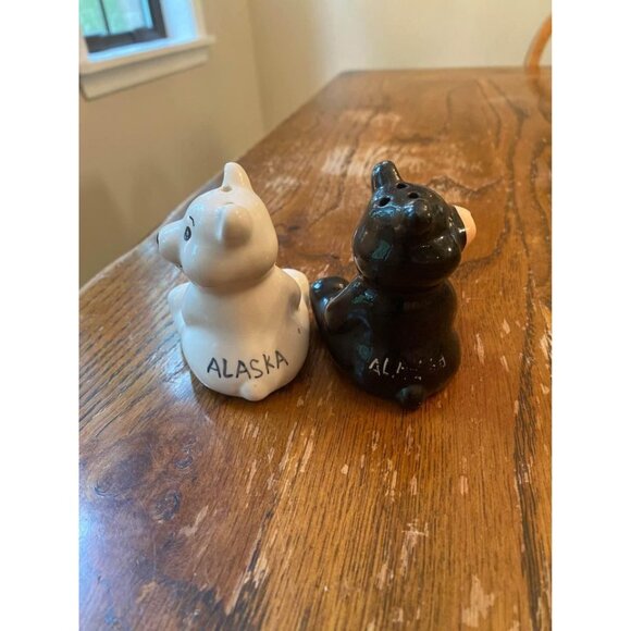 Vintage Bear Salt and Pepper Shakers Alaska White and Black Bears Ceramic - Picture 5 of 8